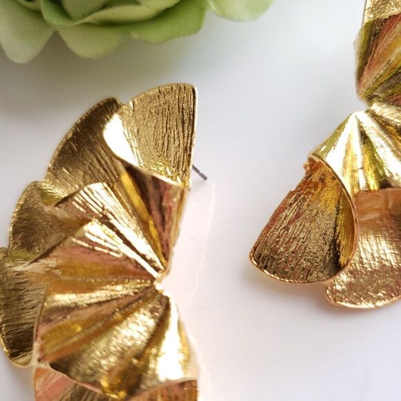 New! Zara Fan Earrings - Picture 13 of 15